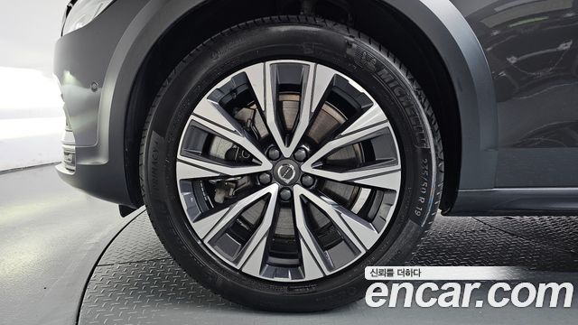 Volvo V90 Cross Country B5 Ultimate AWD 2024 — фото 5
