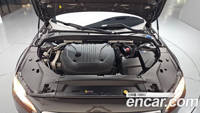 Volvo V90 Cross Country B5 Ultimate AWD 2024 — фото 6