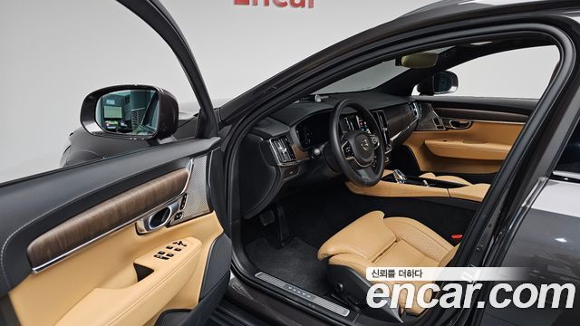 Volvo V90 Cross Country B5 Ultimate AWD 2024 — фото 10