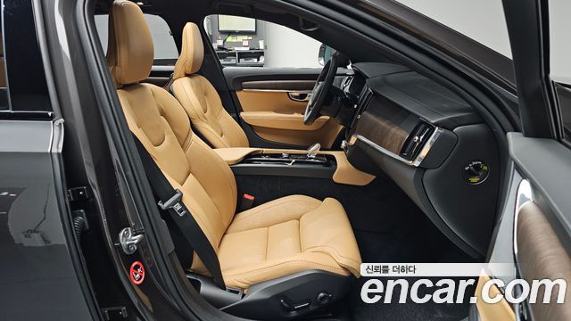Volvo V90 Cross Country B5 Ultimate AWD 2024 — фото 11