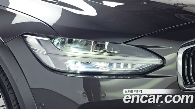 Volvo V90 Cross Country B5 Ultimate AWD 2024 — фото 22