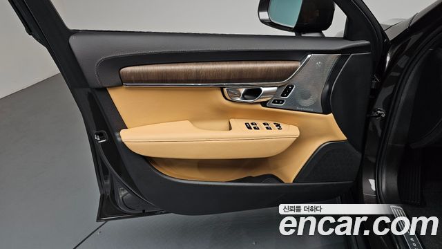 Volvo V90 Cross Country B5 Ultimate AWD 2024 — фото 24