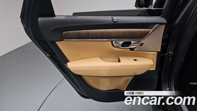 Volvo V90 Cross Country B5 Ultimate AWD 2024 — фото 25
