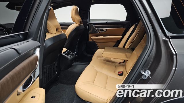 Volvo V90 Cross Country B5 Ultimate AWD 2024 — фото 26
