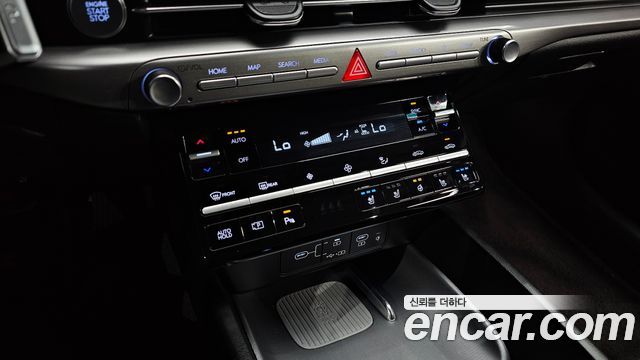 Hyundai Grandeur (GN7) 2,5 Gasoline 2WD Premium 2023 — фото 17