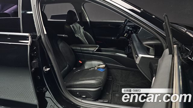 Hyundai Grandeur (GN7) 2,5 Gasoline 2WD Premium 2023 — фото 26