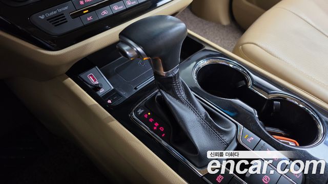 Kia Carnival Gasoline 7-Seater Limousine President 2019 — фото 9