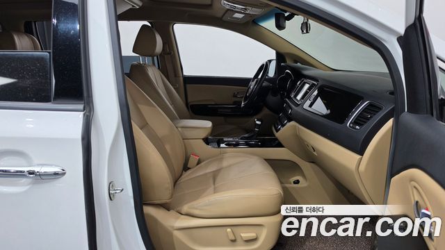 Kia Carnival Gasoline 7-Seater Limousine President 2019 — фото 11