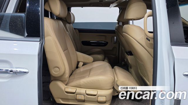 Kia Carnival Gasoline 7-Seater Limousine President 2019 — фото 12