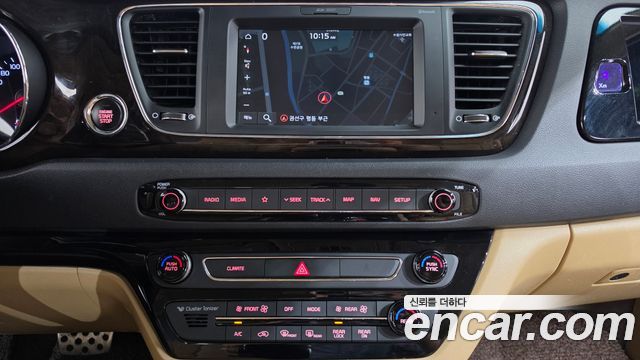 Kia Carnival Gasoline 7-Seater Limousine President 2019 — фото 14