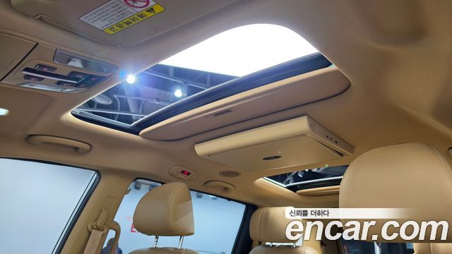 Kia Carnival Gasoline 7-Seater Limousine President 2019 — фото 16