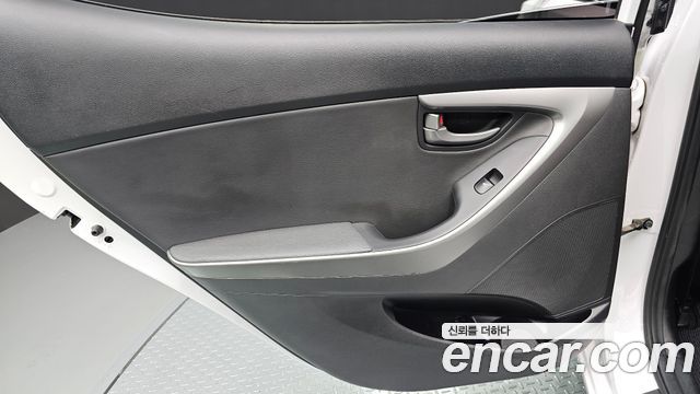 Hyundai Avante 1.6 GDi Modern Standard 2016 — фото 25