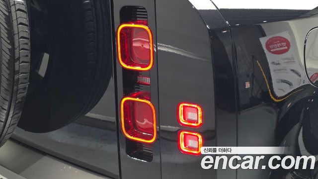 Land Rover Defender (L663) 110 P300 X-Dynamic SE 2025 — фото 19