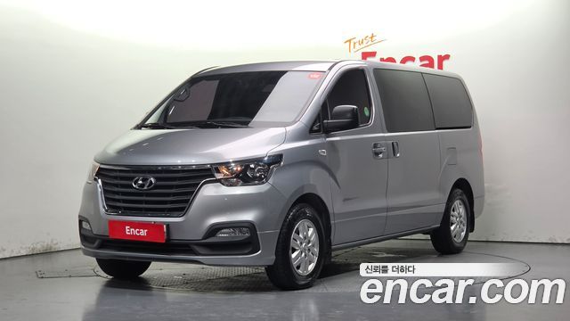 Hyundai Grand Starex Van 3-Seater Smart