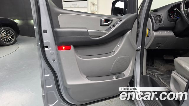 Hyundai Grand Starex Van 3-Seater Smart 2019 — фото 24