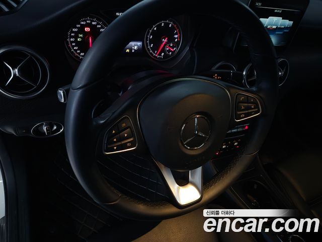 Mercedes-Benz A-Class (W176) A200 2018 — фото 9