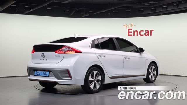 Hyundai Ioniq Electric Q 2018 — фото 2