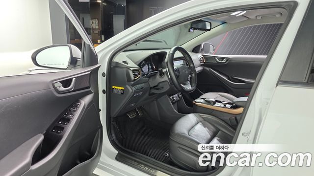 Hyundai Ioniq Electric Q 2018 — фото 10