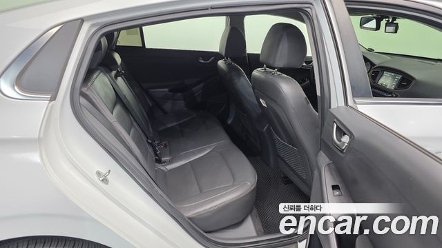 Hyundai Ioniq Electric Q 2018 — фото 11