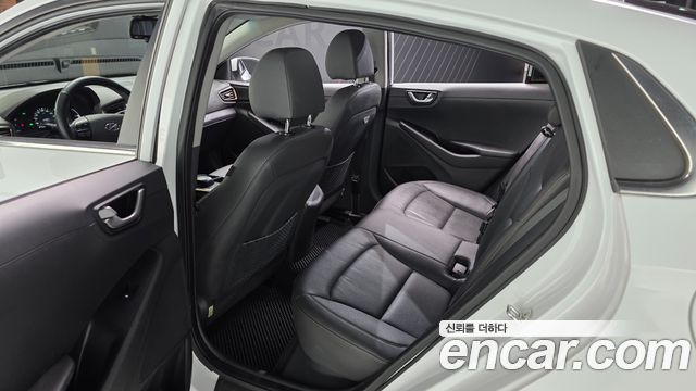 Hyundai Ioniq Electric Q 2018 — фото 12
