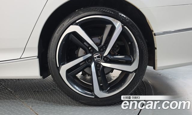 Honda Accord (X) 2.0 Turbo Sport 2018 — фото 21