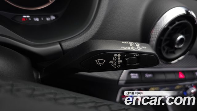 Audi Q2 35 TDI 2023 — фото 19