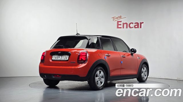 MINI Cooper 5Door Standard 3rd 2019 — фото 2