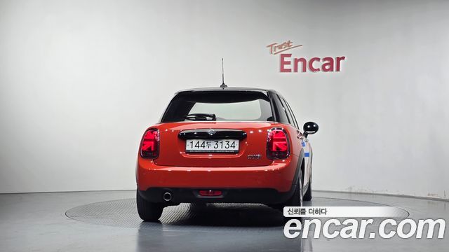 MINI Cooper 5Door Standard 3rd 2019 — фото 4