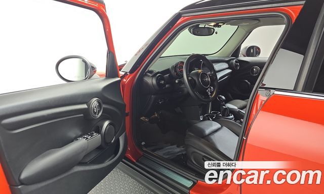 MINI Cooper 5Door Standard 3rd 2019 — фото 10