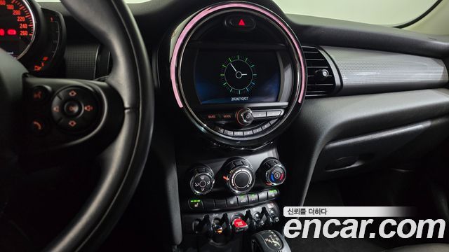 MINI Cooper 5Door Standard 3rd 2019 — фото 16