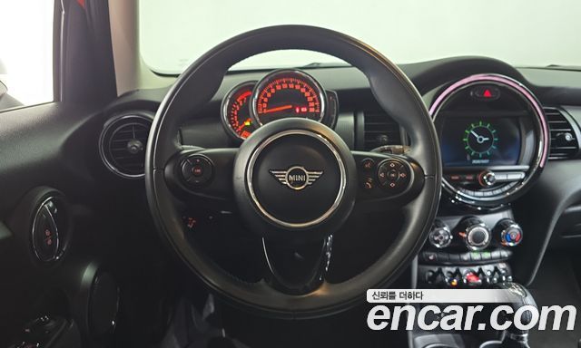 MINI Cooper 5Door Standard 3rd 2019 — фото 17