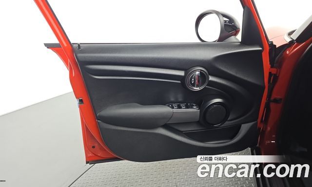 MINI Cooper 5Door Standard 3rd 2019 — фото 30