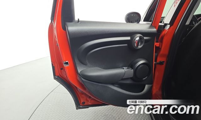 MINI Cooper 5Door Standard 3rd 2019 — фото 31