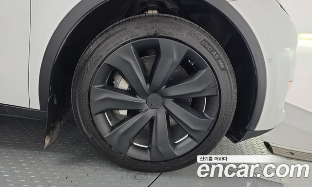 Tesla Model Y Long Range AWD 2022 — фото 27