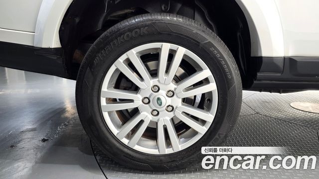 Land Rover Discovery 4 3.0 SDV6 SE 2012 — фото 5