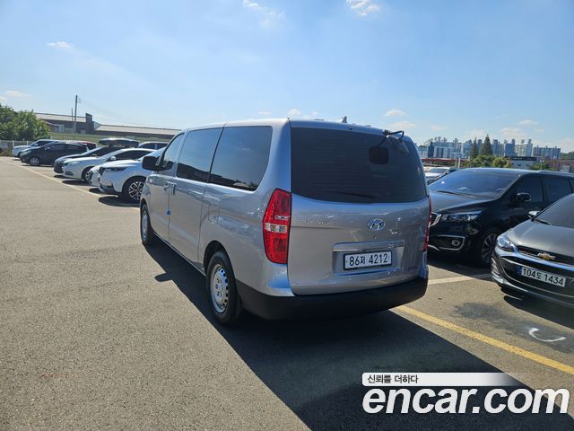 Hyundai Grand Starex Van 3-Seater Style 2021 — фото 4