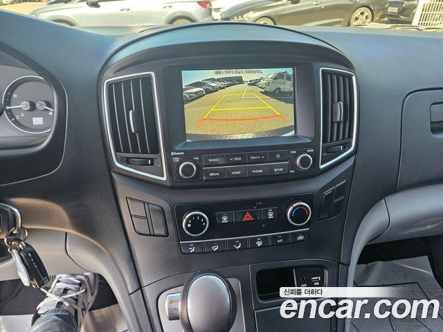 Hyundai Grand Starex Van 3-Seater Style 2021 — фото 7