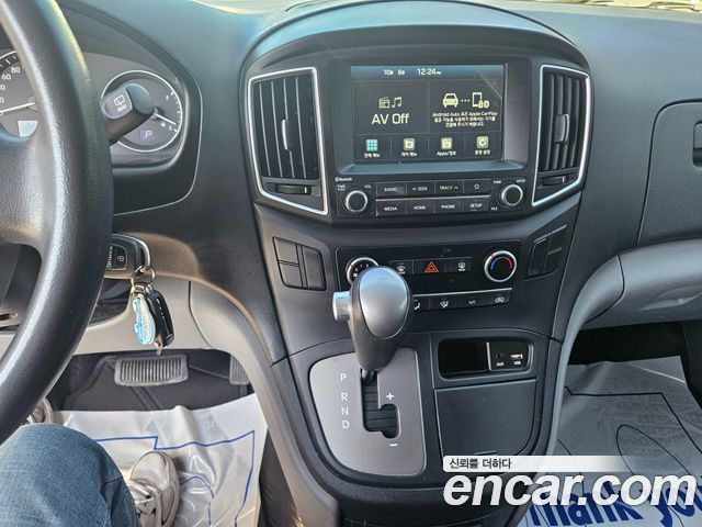 Hyundai Grand Starex Van 3-Seater Style 2021 — фото 8