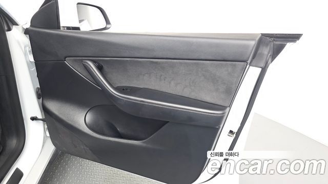 Tesla Model Y Long Range AWD 2021 — фото 30