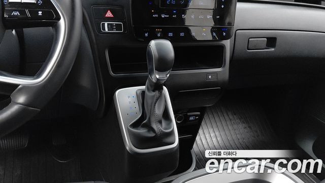 Hyundai Staria Cargo 5-Seater Modern 2023 — фото 9