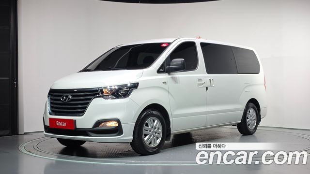 Hyundai Grand Starex Van 5-Seater Smart