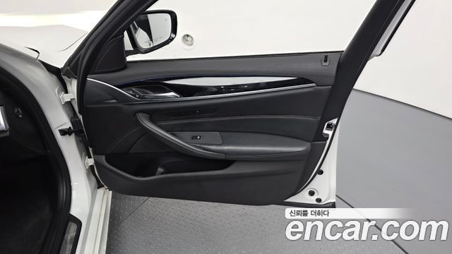 BMW 5 Series (G30) 530i xDrive M Sport Package Plus 2019 — фото 24