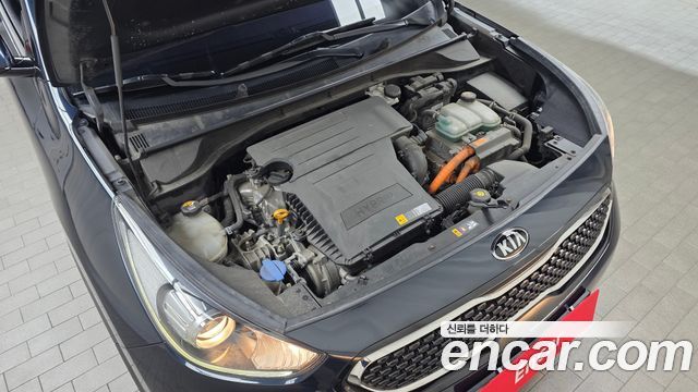 Kia Niro Prestige 2018 — фото 6