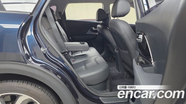 Kia Niro Prestige 2018 — фото 11