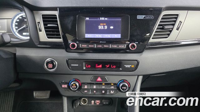 Kia Niro Prestige 2018 — фото 13