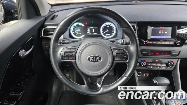 Kia Niro Prestige 2018 — фото 14