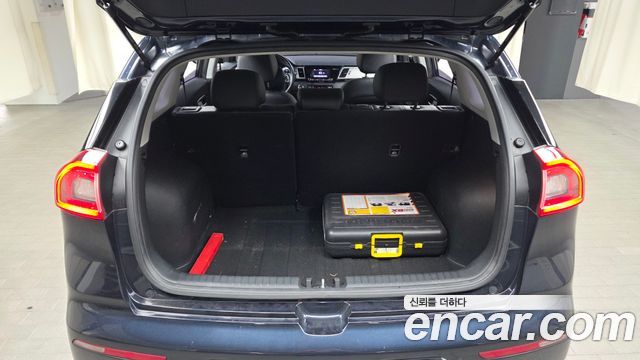 Kia Niro Prestige 2018 — фото 19