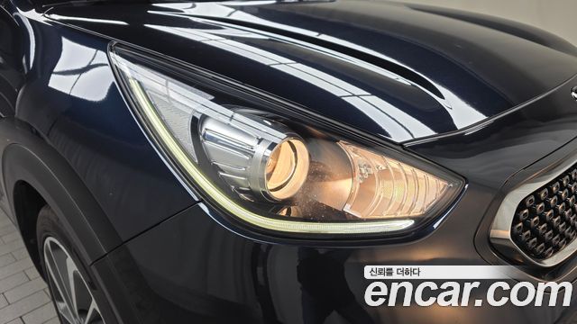Kia Niro Prestige 2018 — фото 22