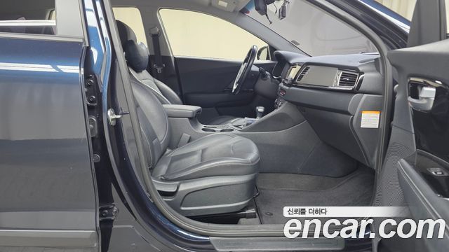 Kia Niro Prestige 2018 — фото 26