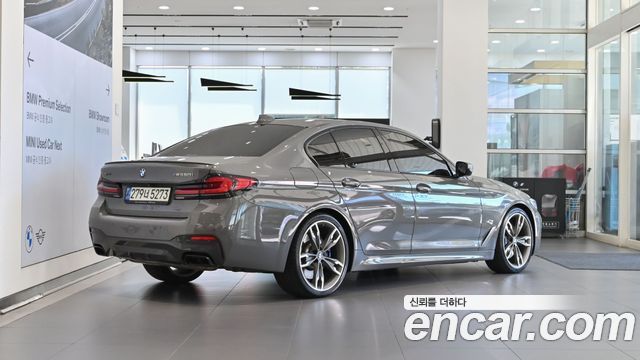 BMW 5 Series (G30) M550i xDrive 2021 — фото 2